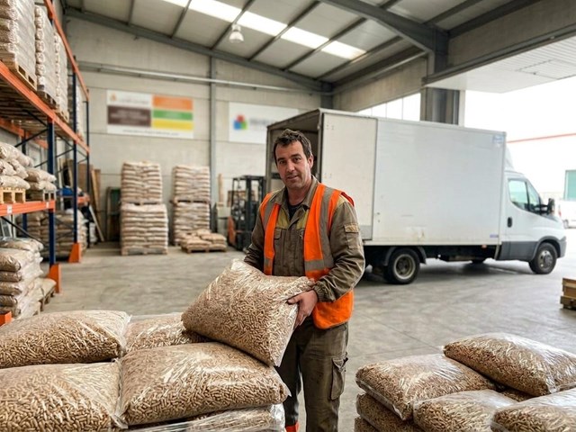 Profesionales dedicados a la venta de pellets en Porto do Son